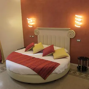 https://collina-suites.it-romehotels.com